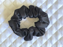 Medium Silk Scrunchies - Black